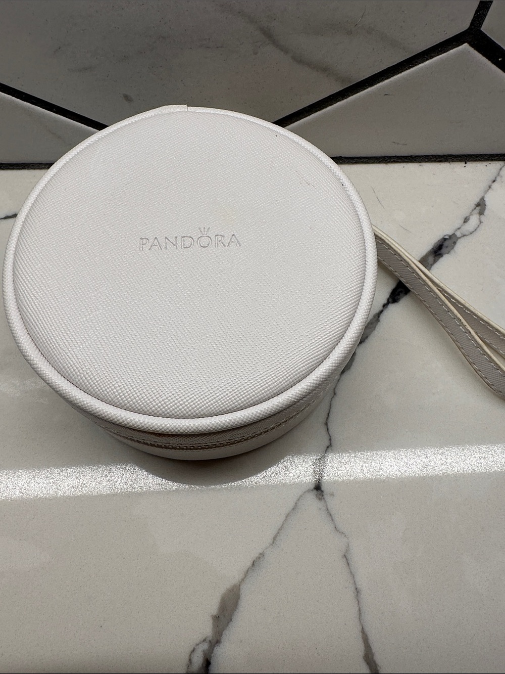 Pandora White Round Jewelry Holder